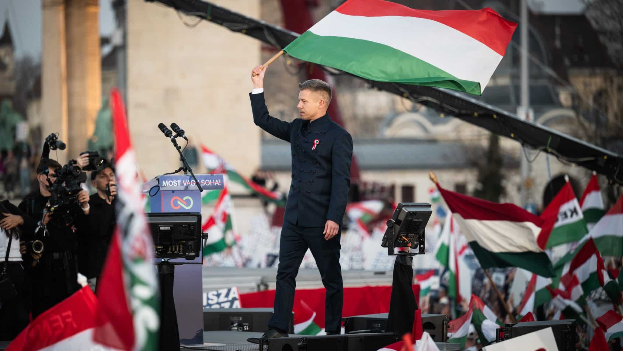 magyar peter kormany valtas orban viktor guardian velemeny