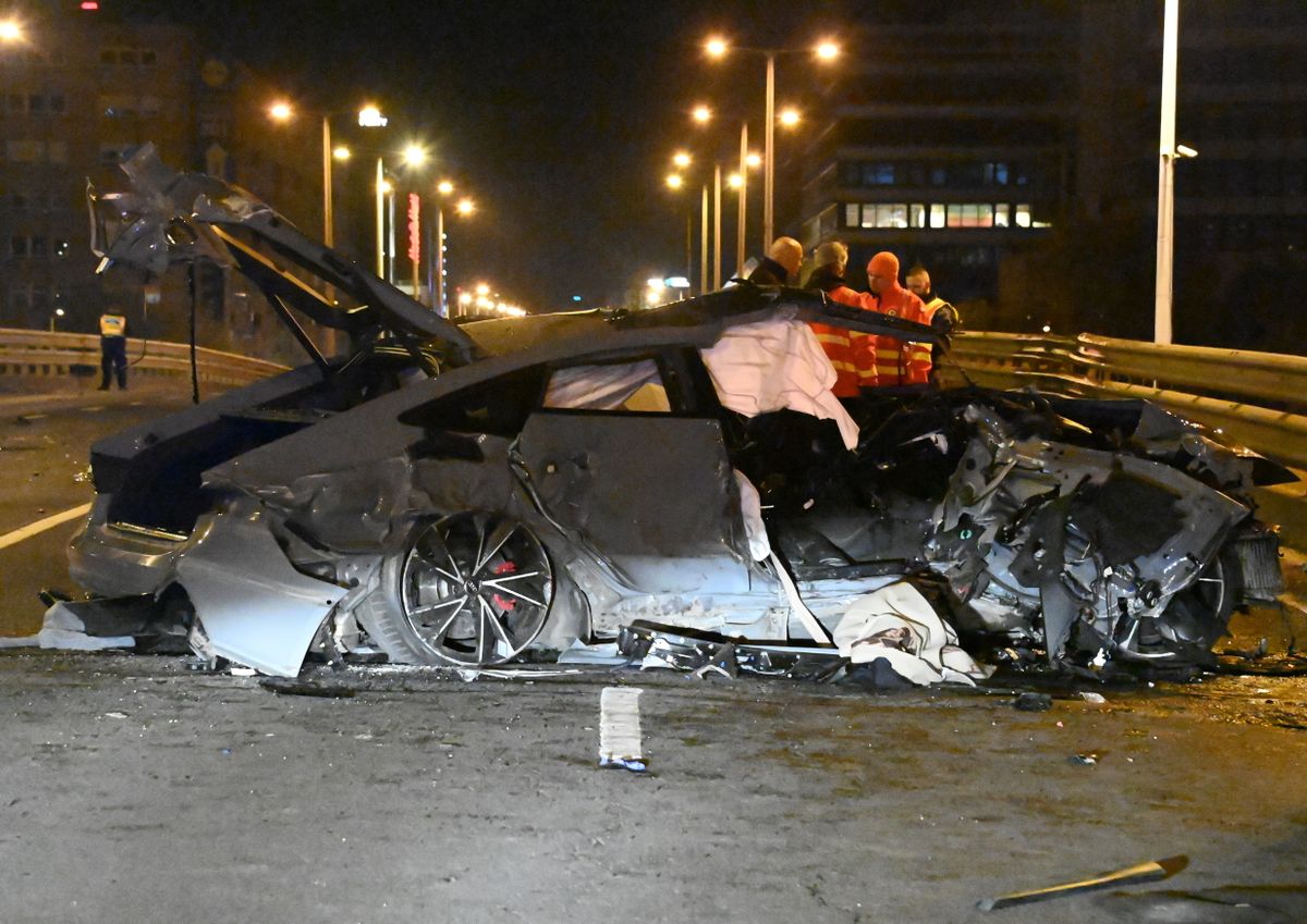 halalos autobaleset vaci uton