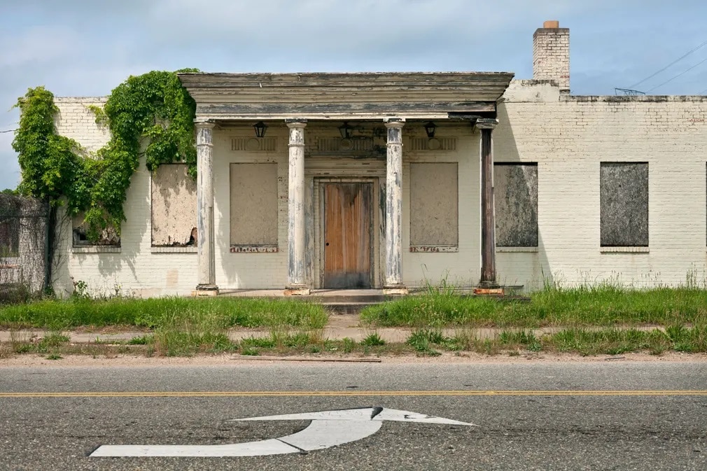 In Search of the Vernacular, Steve Gross, Susan Daley, omladozo hazak, romos hazak, fotokonyv, fotosorozat, Egyesult Allamok, gepuzem