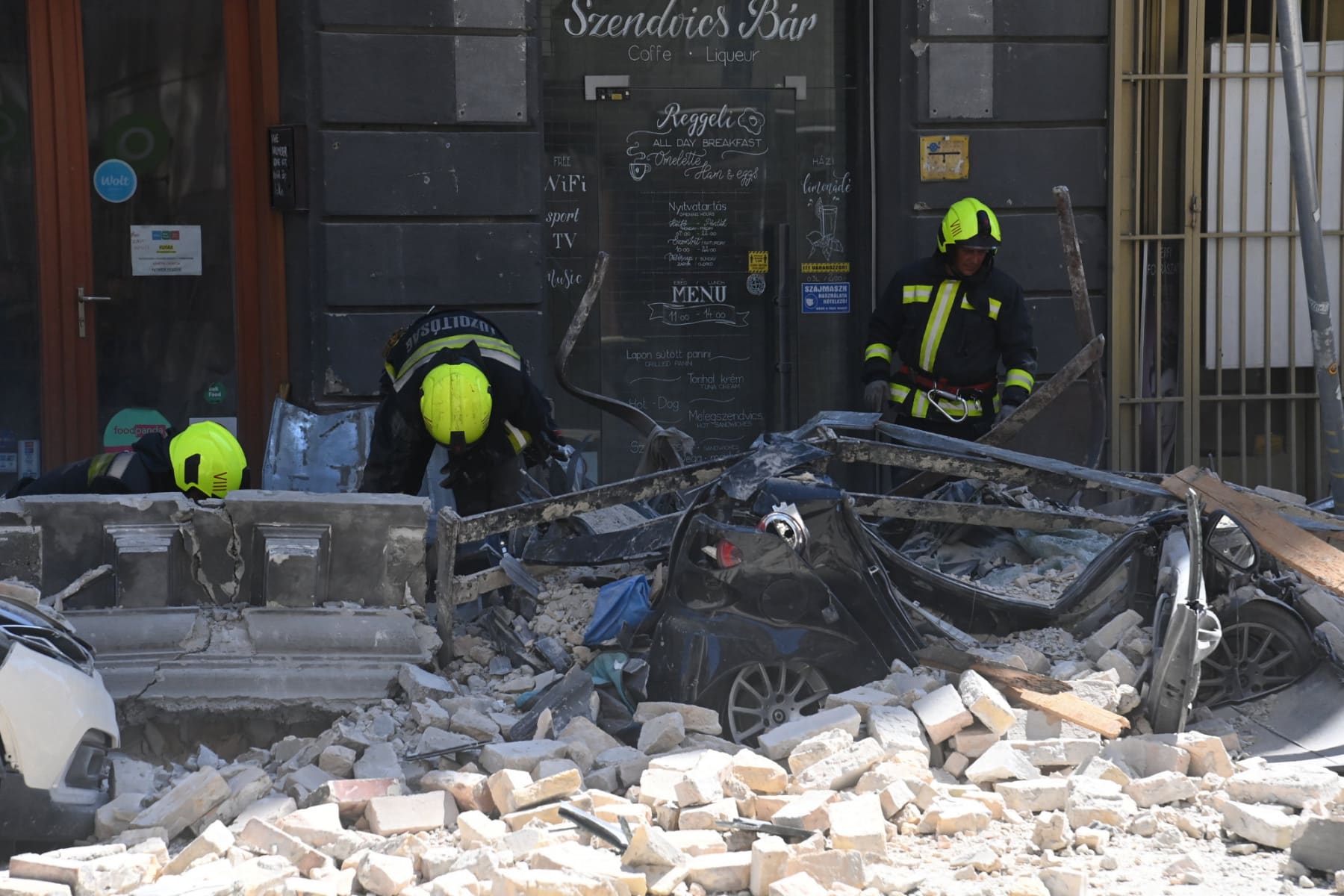 epuletomlas jokai utca vi kerulet leomlott homlokzatu haz