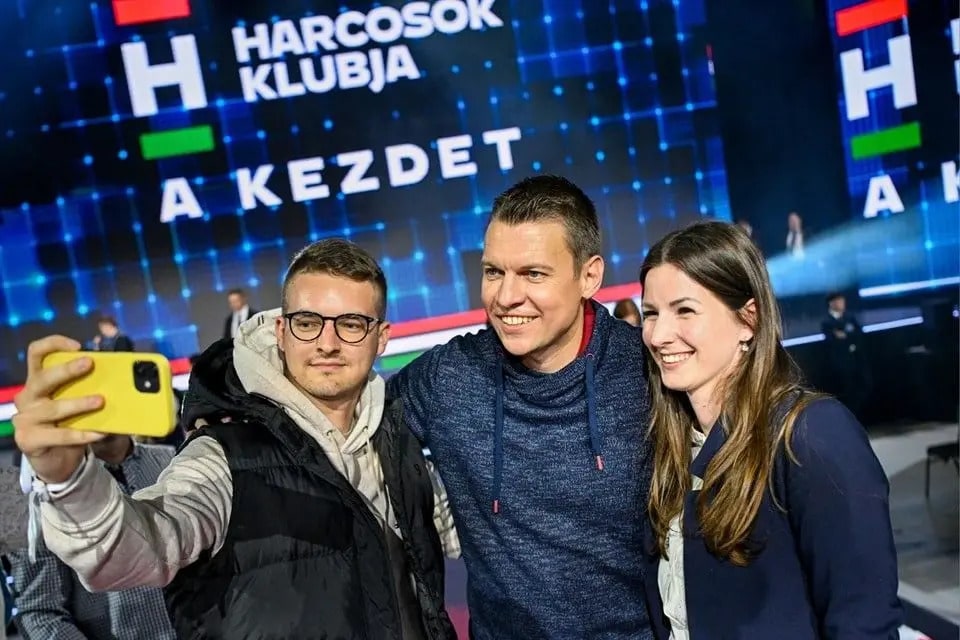 menczer-tamas-harcosok-klubja-magyar-peter-tisza