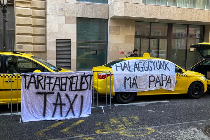 taxis tuntetes budapest varoshaza karacsony gergely