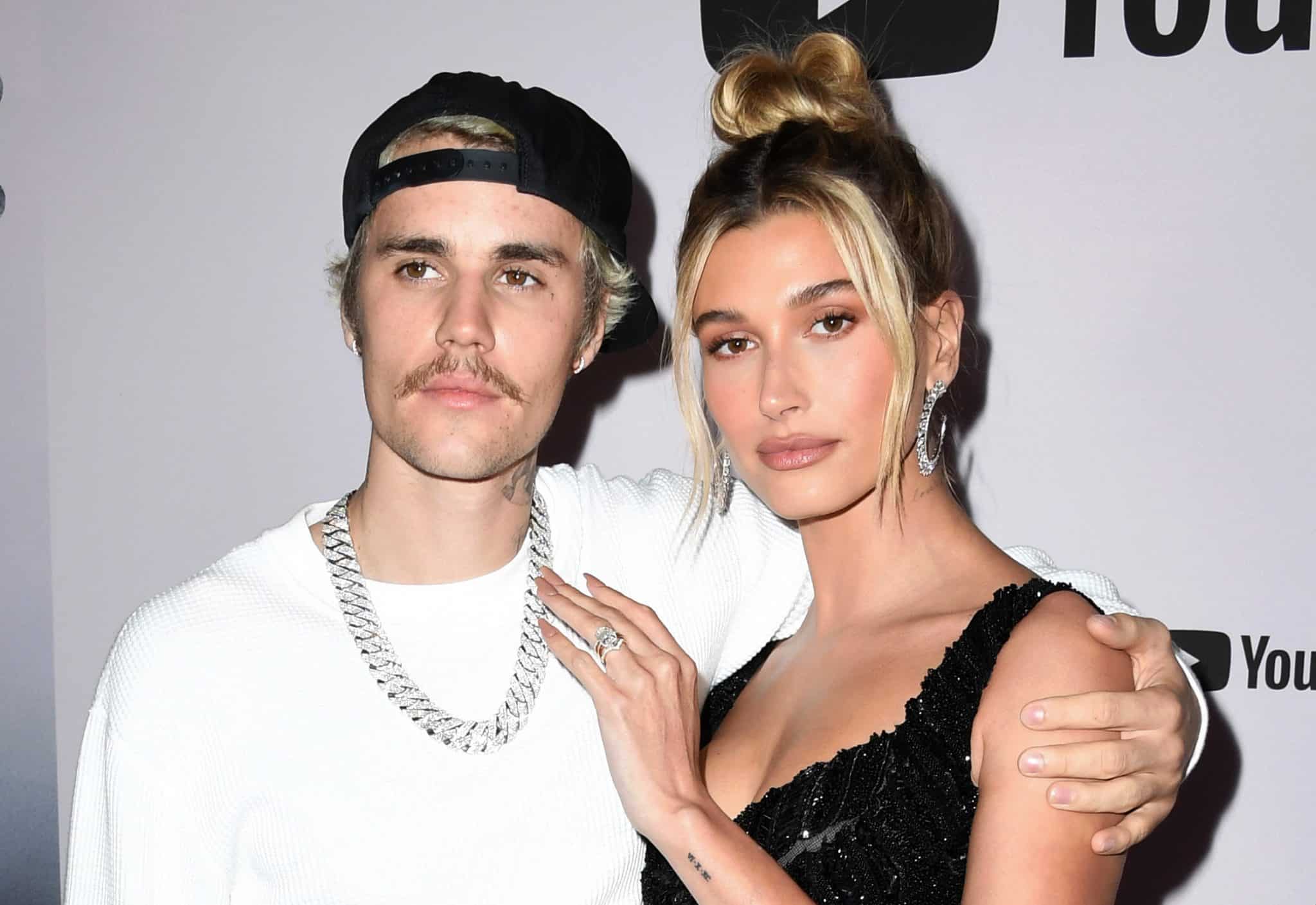 justin-bieber-hailey-bieber-hazassag-hit-vallas
