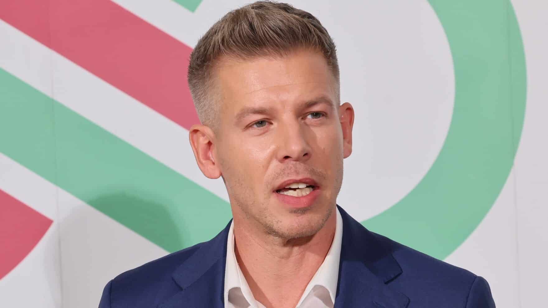 magyar-peter-bekapcsolva-maradt-mikrofon