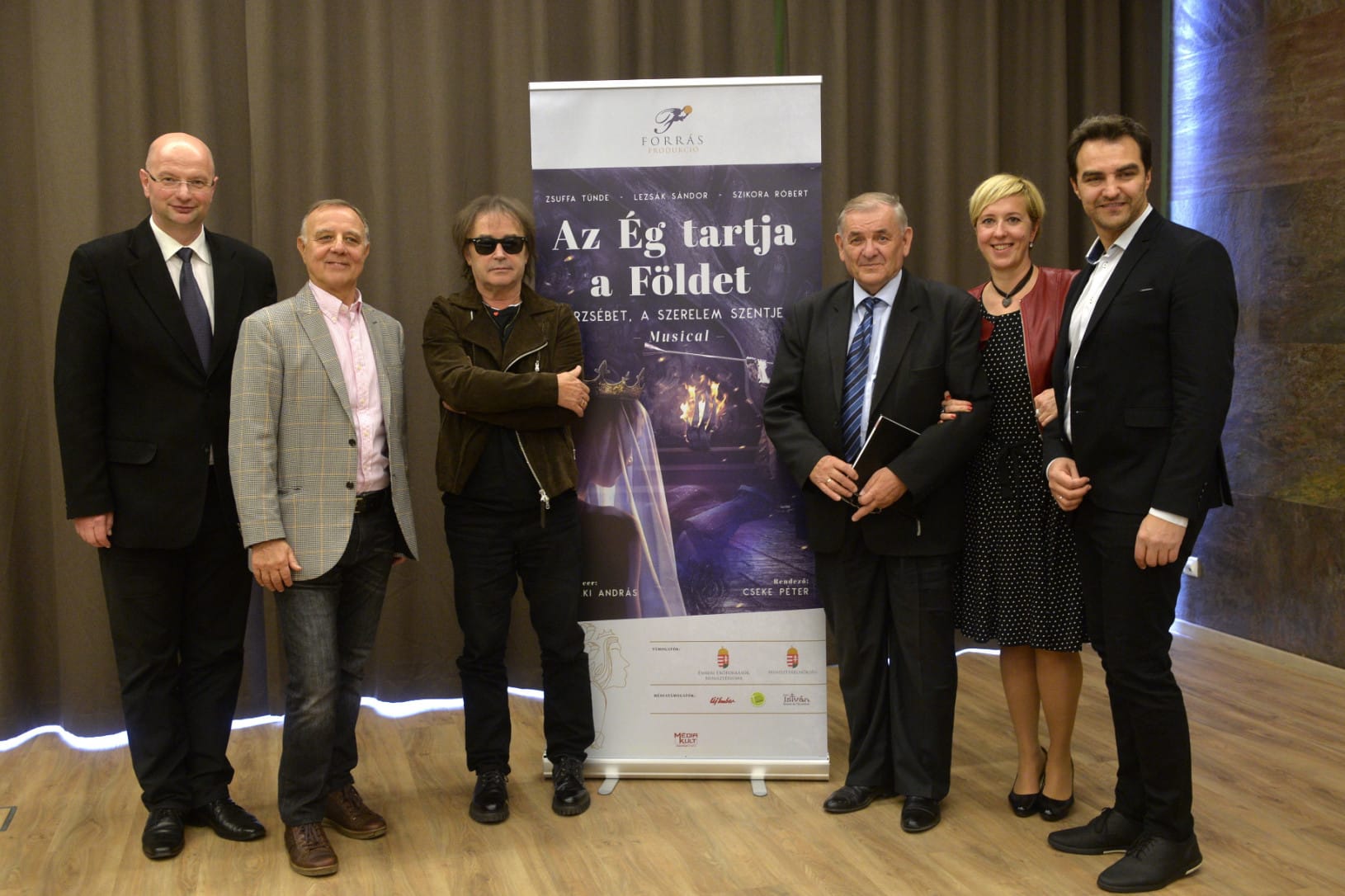 eg tartja a foldet erzsebet a szerelem szentje szikora robert lezsak sandor dolhai attila musical