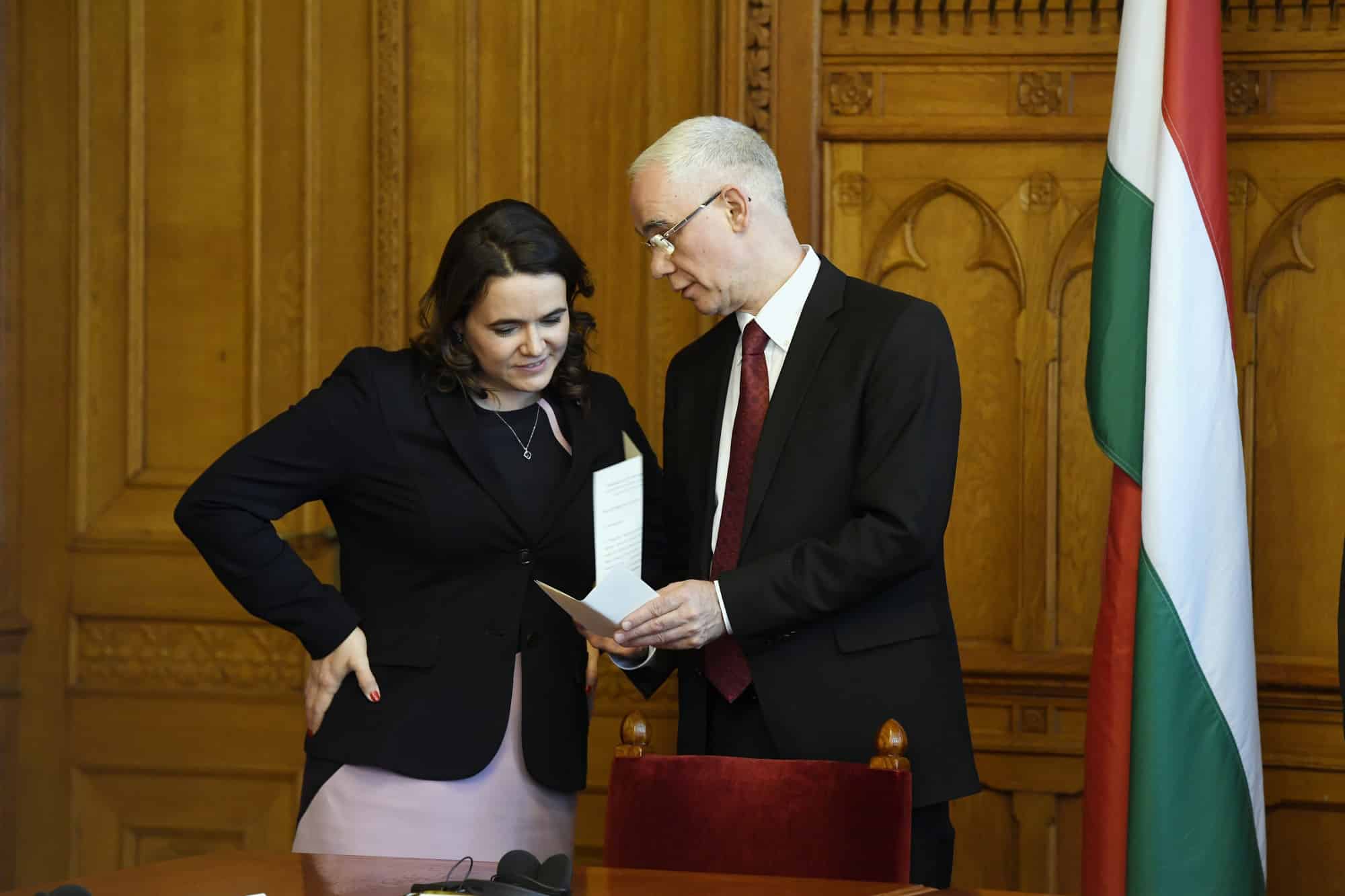 balog zoltan lemondott novak katalin kegyelmi kerveny
