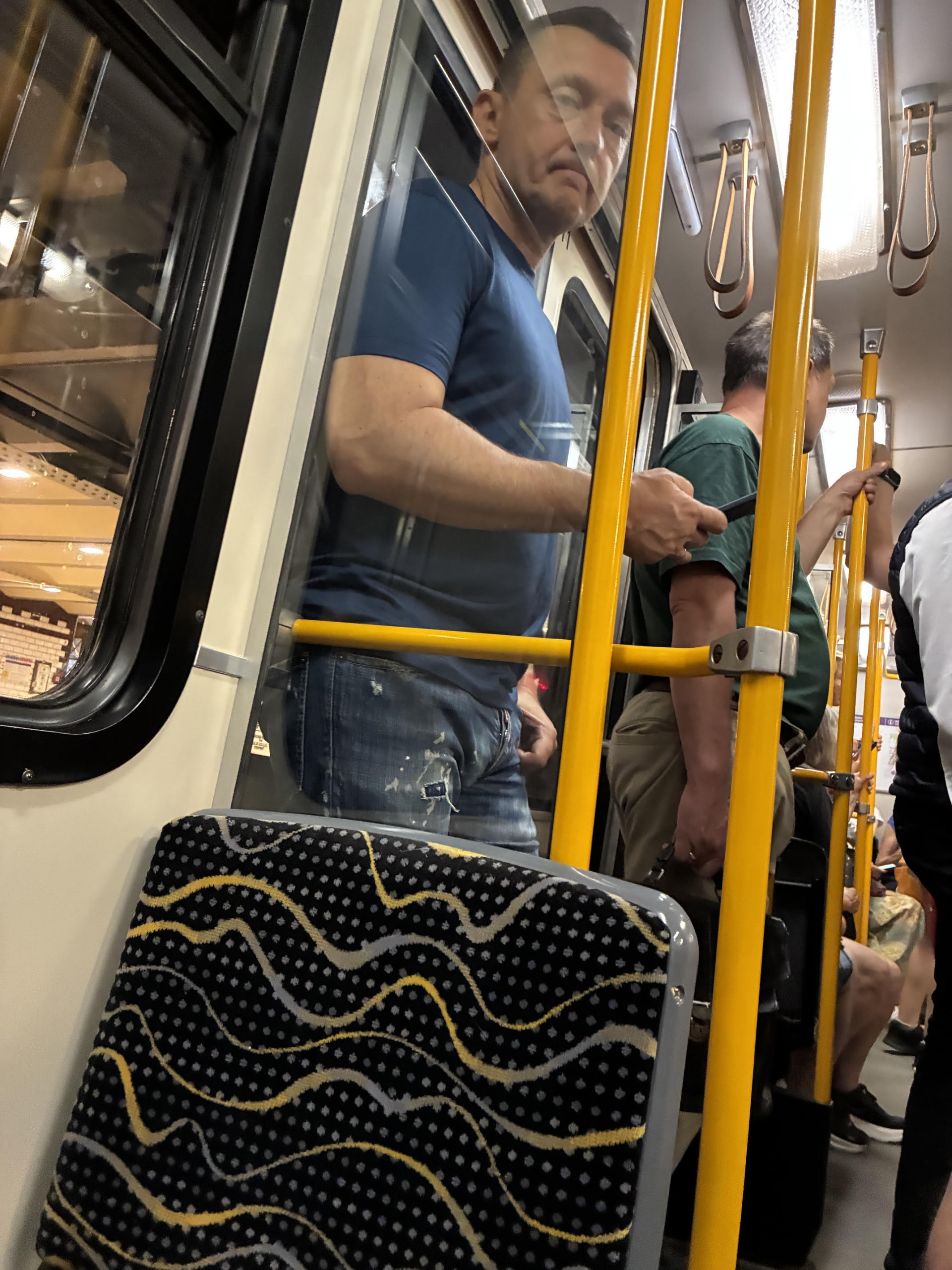 rogan antal metro kisfoldalatti foto