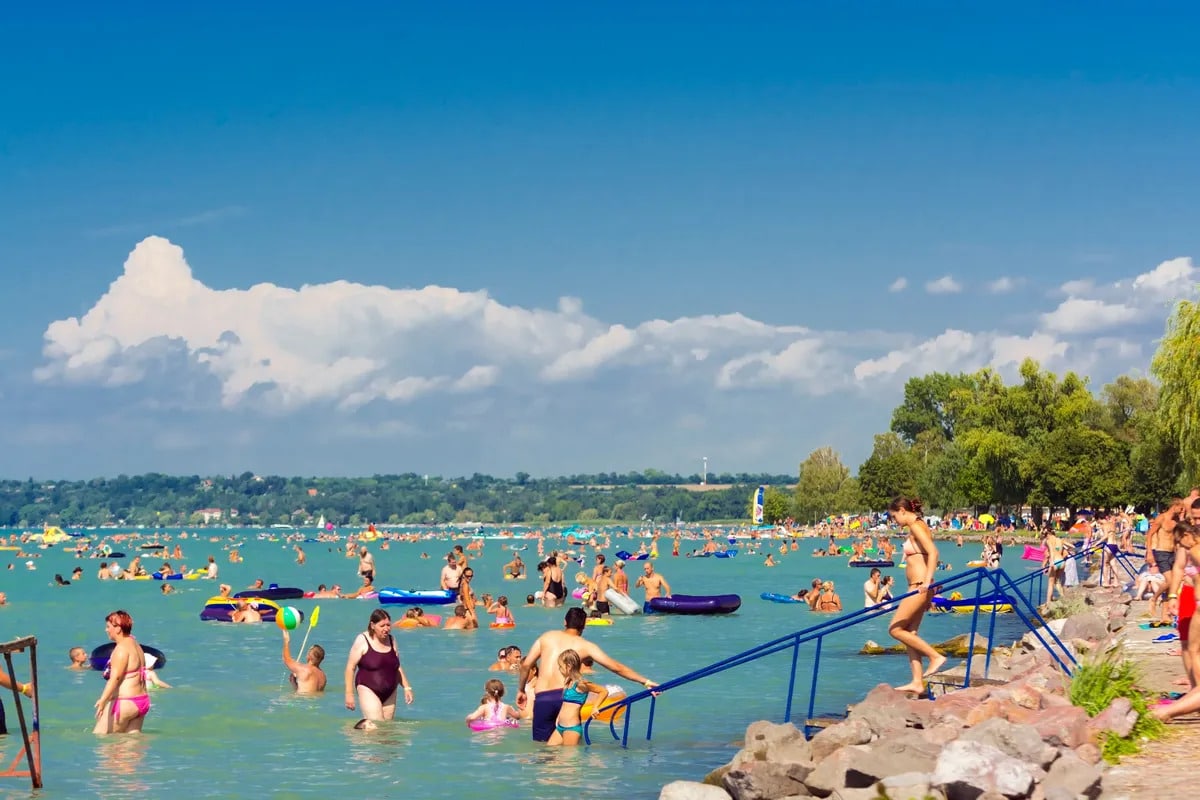 balaton-elsullyedt-falu-losta