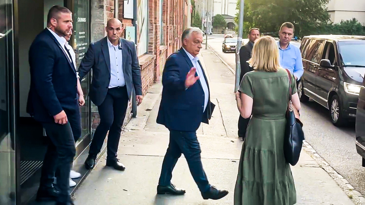 orban viktor megafon leepites digitalis szuveneritas kozpont